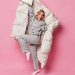 Mulher Feliz de Pijama Roupas de Dormir