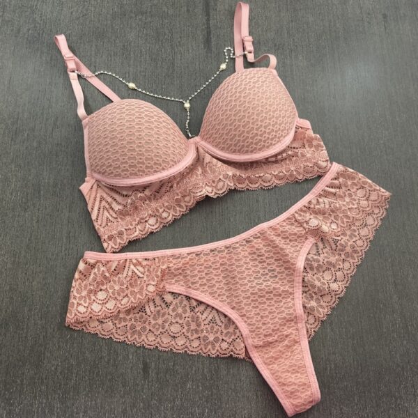 Conjunto sensual com Bojo e Arco em Renda e Joia Topázio