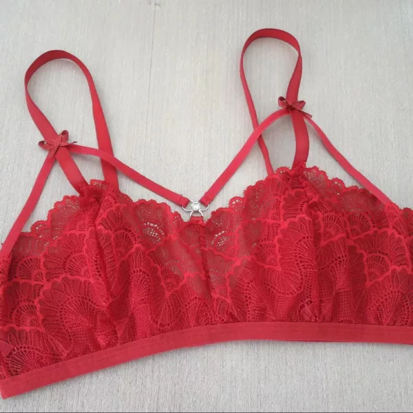 Sutiã Strappy Revestido em Renda Diamante