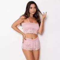 Modelo de Baby Doll
